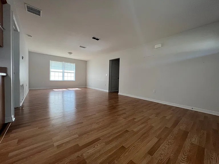 1860 NE Roberts Trl — Photo 9