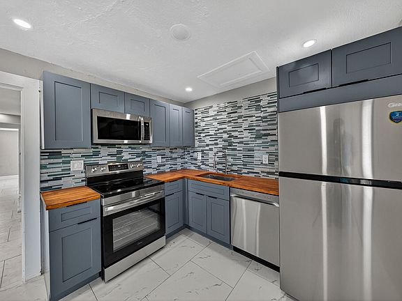 5th image of 724 Bradley St