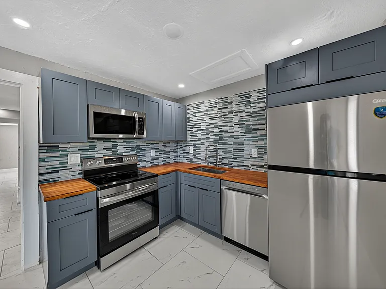724 Bradley St — Photo 5