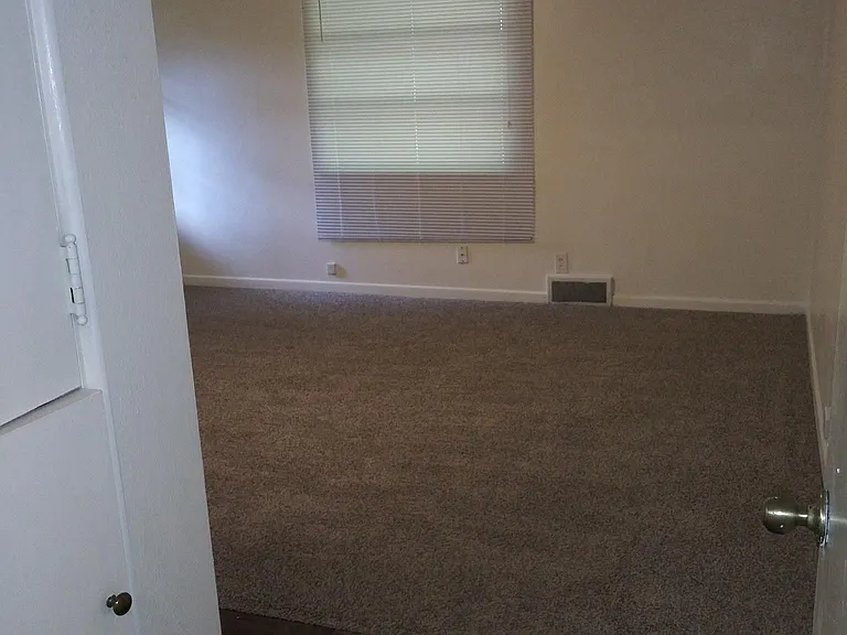 4255 Knollton Rd — Photo 31