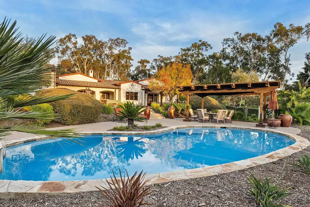 6 bed, 6.5 bath, 8207 sqft, $35,000 — Photo 4