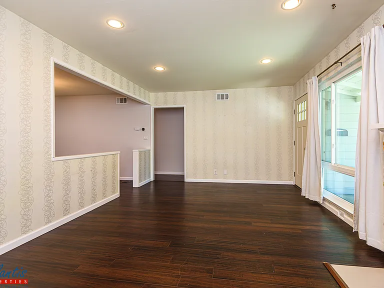 1520 San Joaquin Ave — Photo 3