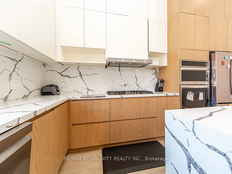 475 Wilson Rd N — Photo 17