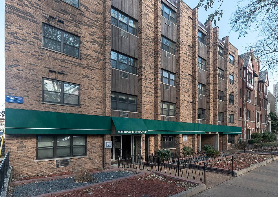 1st image of 660 W Wrightwood Ave APT 214