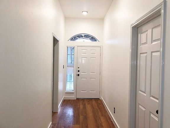 4th image of 2108 N Cannes Dr