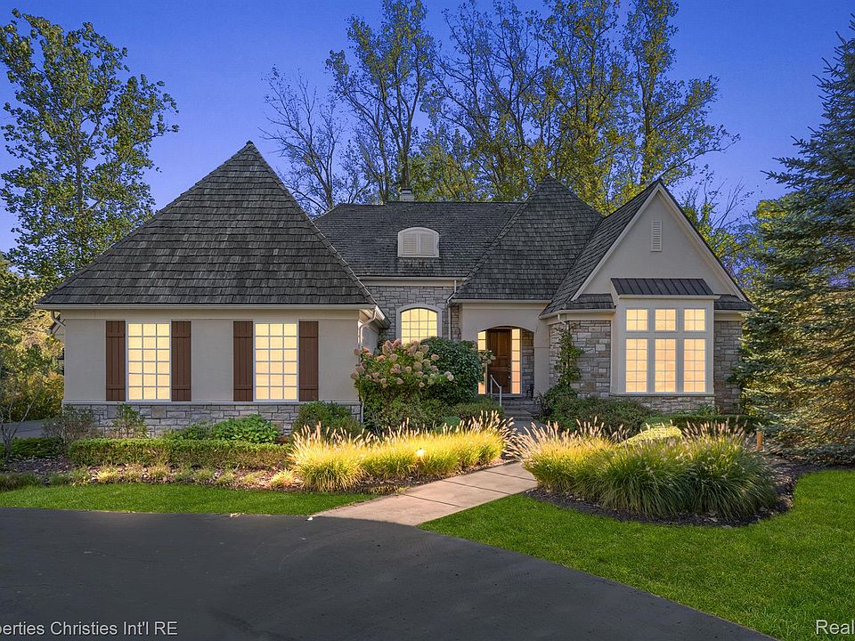 1st image of 32527 Woodcreek Ct