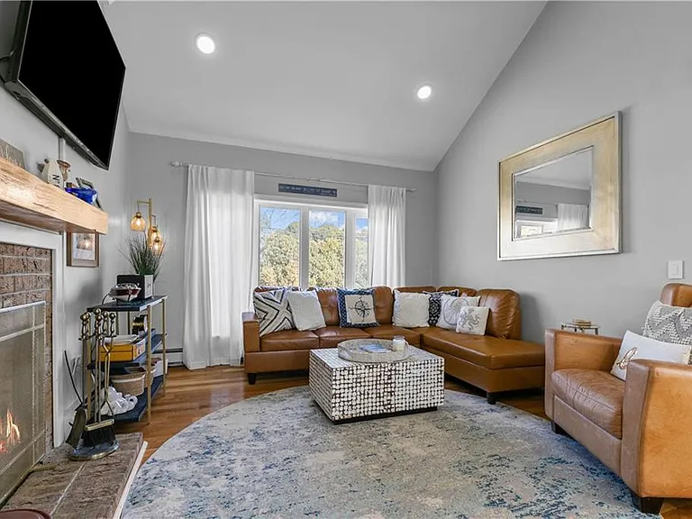 391 Valley Rd — Photo 10