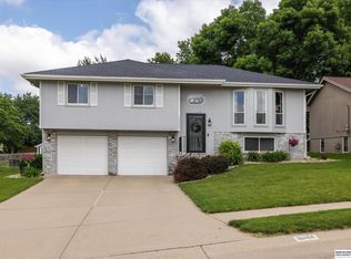 16604 Weir St, Omaha, NE 68135