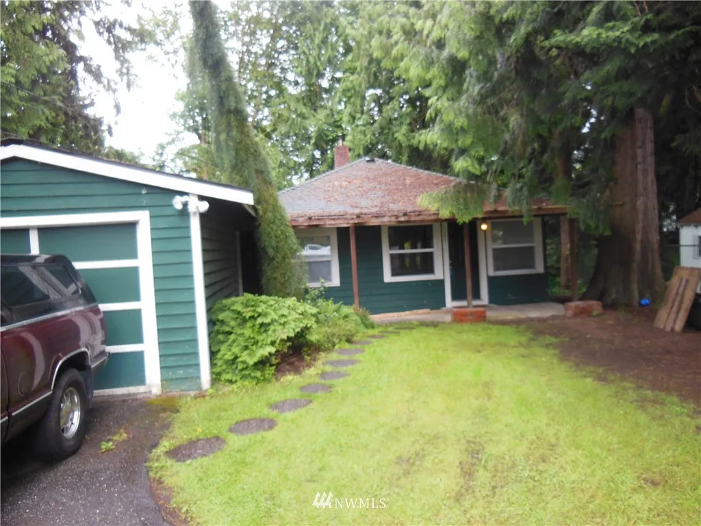 1105 Avenue A photo 1