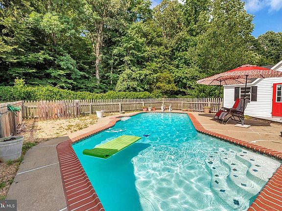 4th image of 612 Lendall Ln