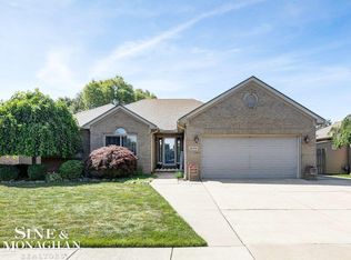 20350 Hummingbird Ln, Macomb, MI 48044