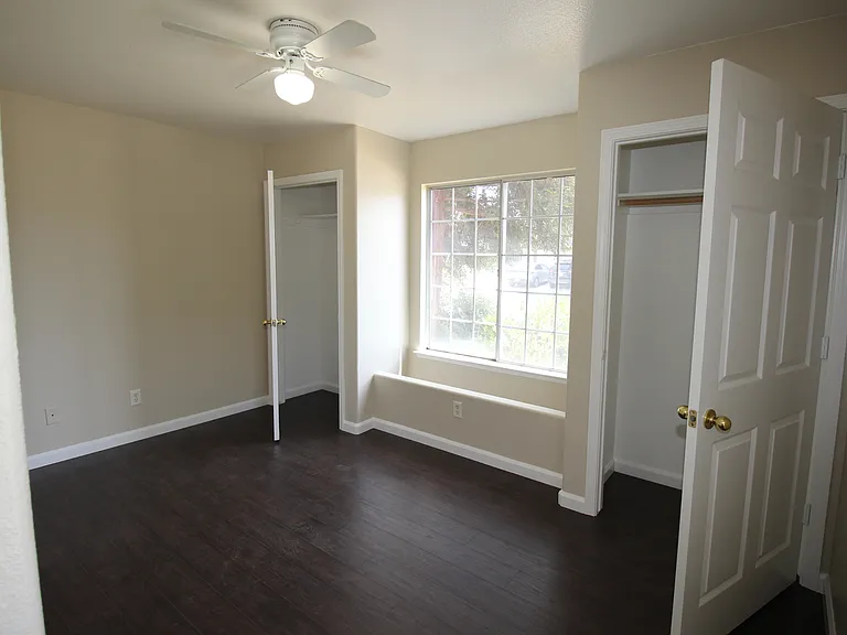 5325 N Rosalia Ave — Photo 13