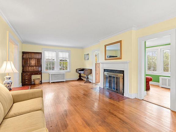 5th image of 71 Georgian Ct