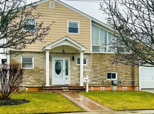 77 Ann Dr S, Freeport, NY 11520