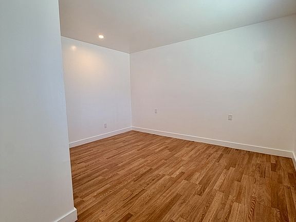 5th image of 17 Oakridge Dr #A
