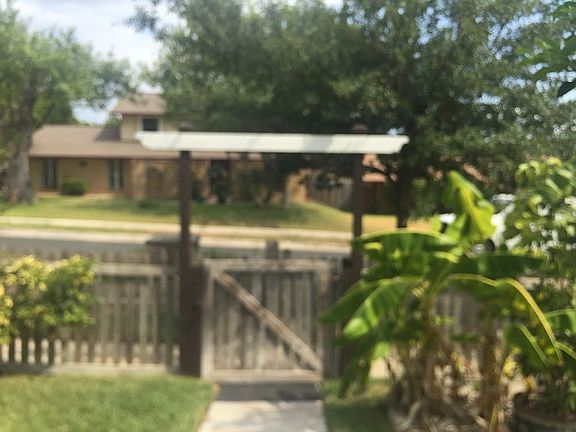 Gate at sidewalk 