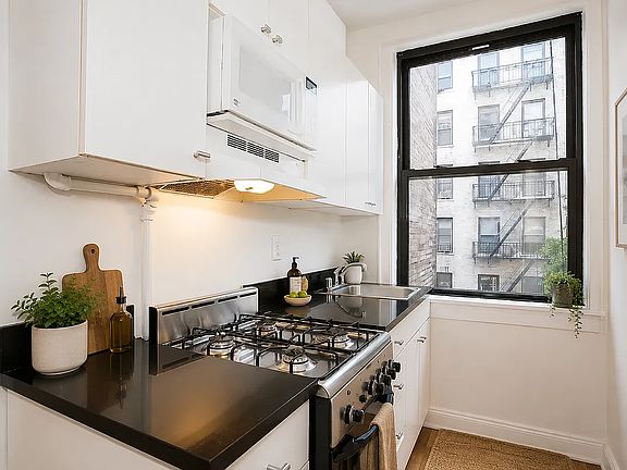 5th image of 149 Sullivan St APT 3E