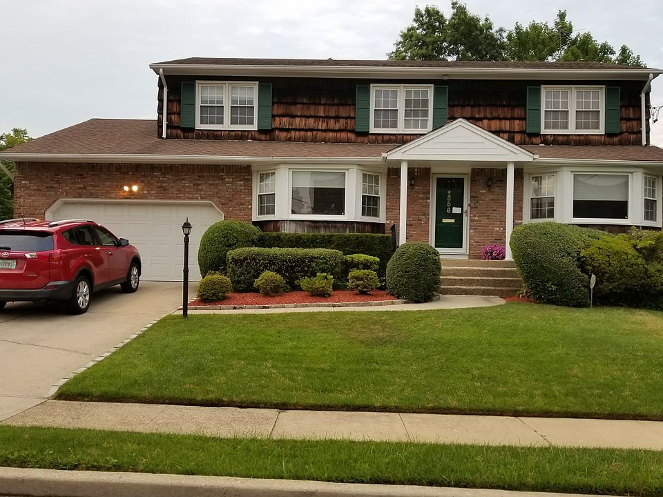 1st image of 558 Howard Ave