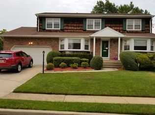 558 Howard Ave, Woodmere, NY 11598