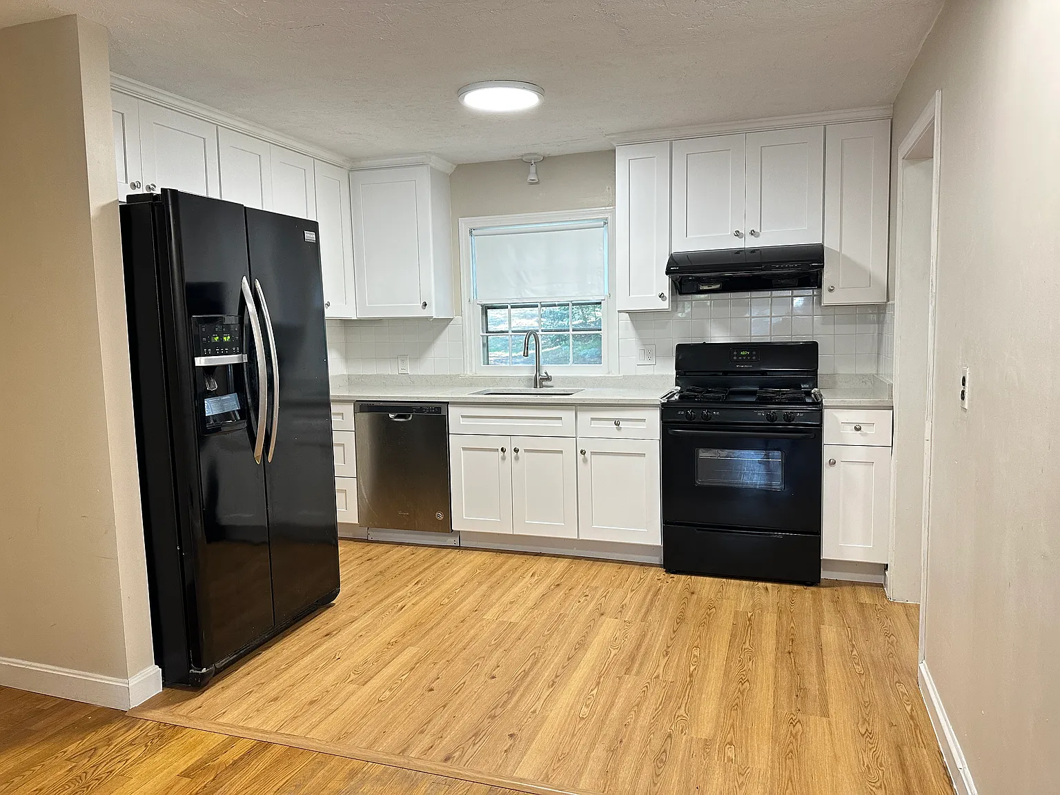 2 bed, 1.5 bath, 1326 sqft, $2,800 — Photo 3