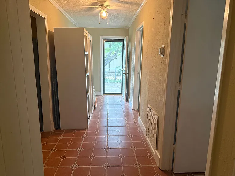 643 E South St — Photo 13