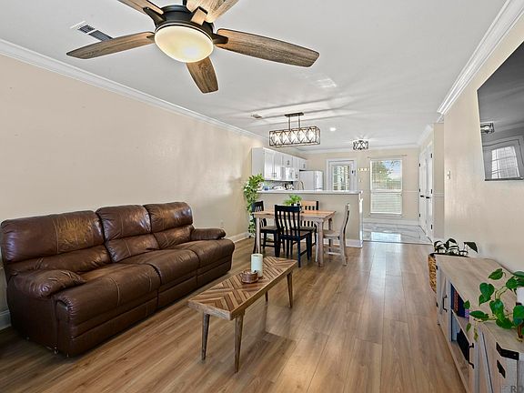 2nd image of 926 Woodvine Dr