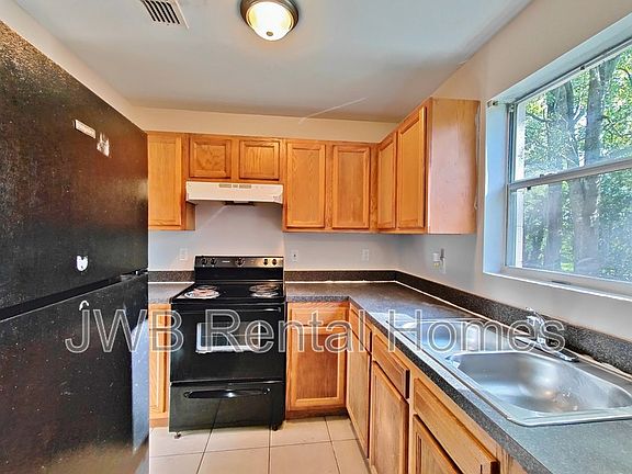 3rd image of 4525 Rainer Rd