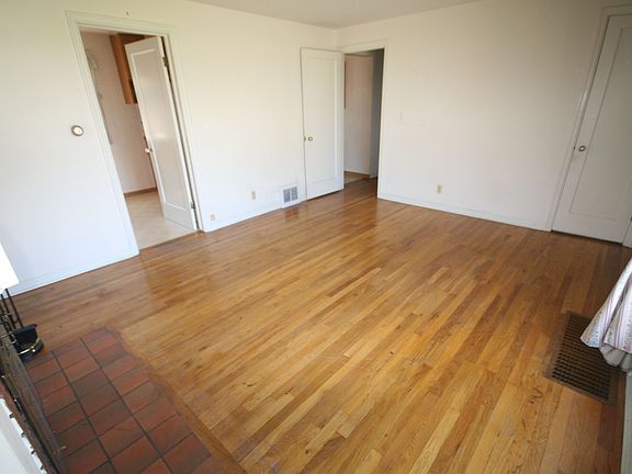 3rd image of 221 W Columbia Ave