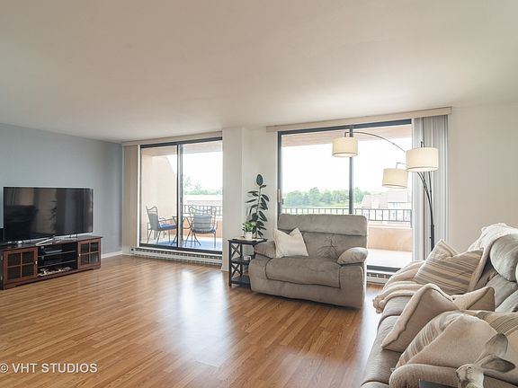 5th image of 465 W Dominion Dr Unit 301