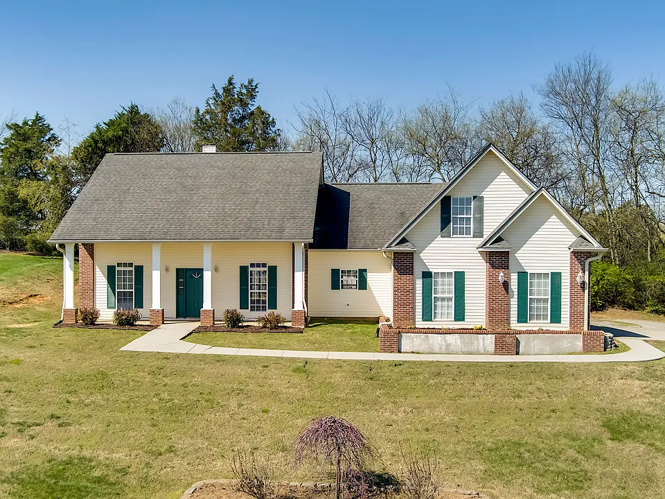 110 Hillvale Ln