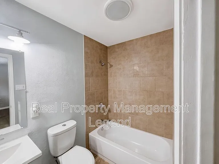 109 N Heights Dr — Photo 17