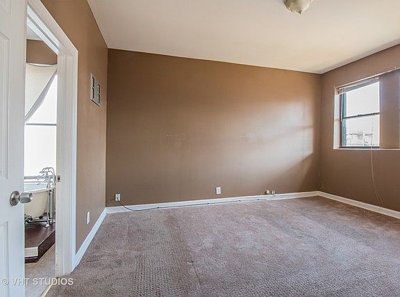 4th image of 4947 S Calumet Ave APT 2N