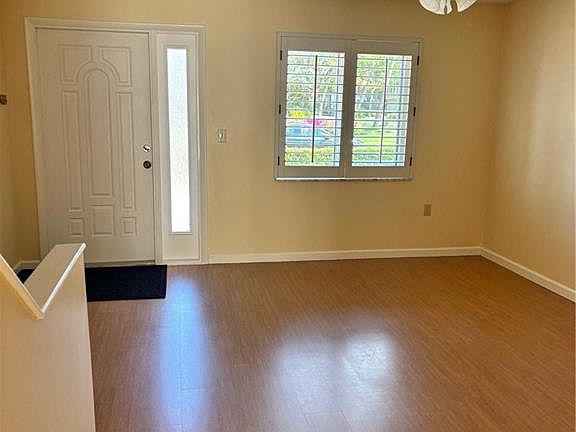 3rd image of 296 4th Ave S #296