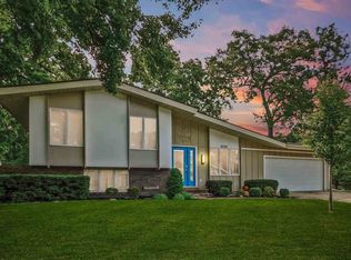 6524 N Post Oak Rd, Peoria, IL 61615