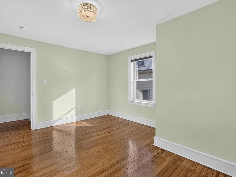 21 E Redman Ave — Photo 48