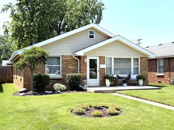 271 N Douglas Ave, Bradley, IL 60915