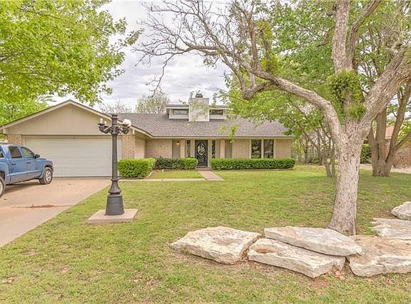 3rd image of 3911 Laramie Dr