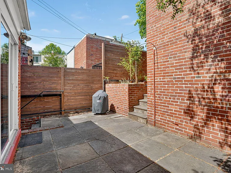 2333 Huidekoper Pl NW — Photo 23