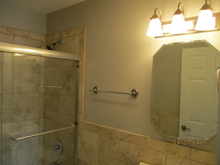 32 N Victoria Ln — Photo 13