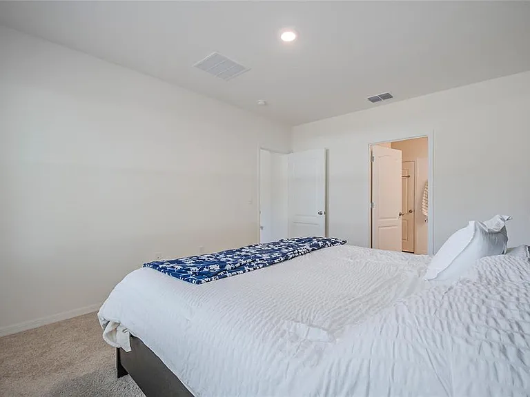 1126 Chichester Ct — Photo 32