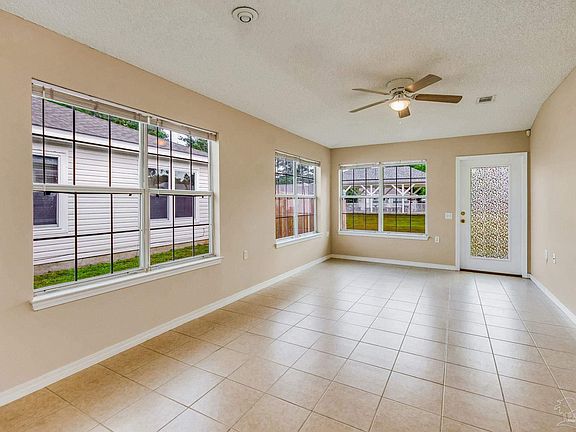 3rd image of 2523 Trailwood Dr