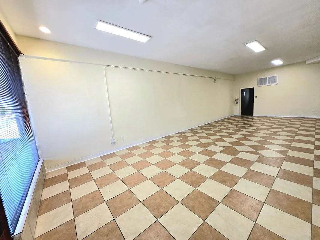 Studio, 1.0 bath, 725 sqft, $3,300 — Photo 3