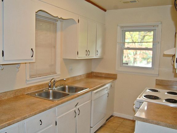 3rd image of 2227 W Florida St