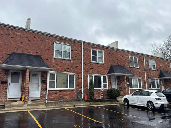 4723 Yender Ave, Lisle, IL 60532