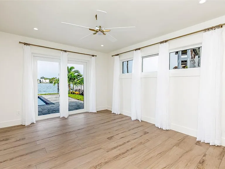 10350 Paradise Blvd — Photo 23