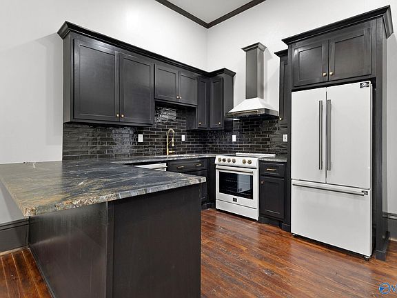 4th image of 719 Bank St NE #3