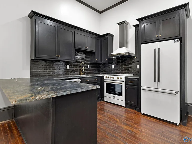 719 Bank St NE #3 — Photo 4