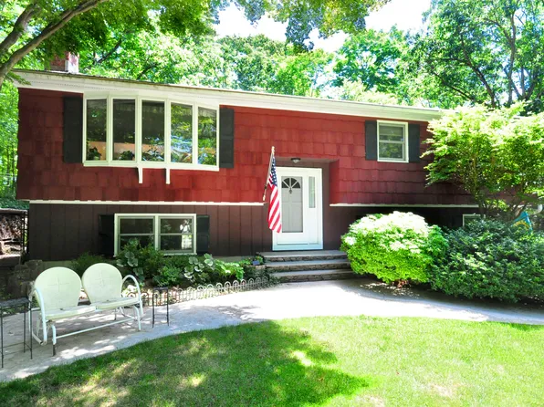 174 Strongtown Road, Southbury, CT 06488