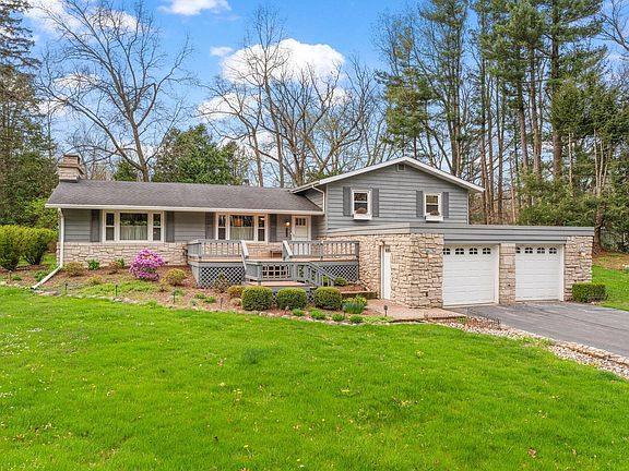 2nd image of 1854 Woodridge Cir