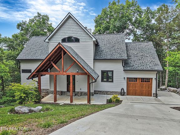 3rd image of 134 Fairway Cir